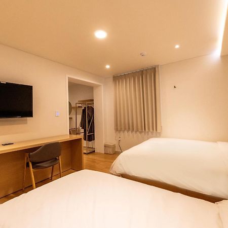 H Avenue Chuncheon Hotell Exteriör bild
