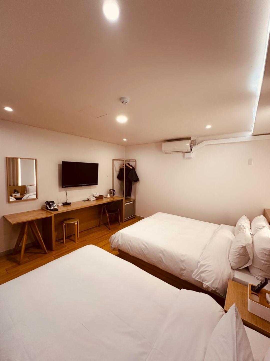 H Avenue Chuncheon Hotell Exteriör bild