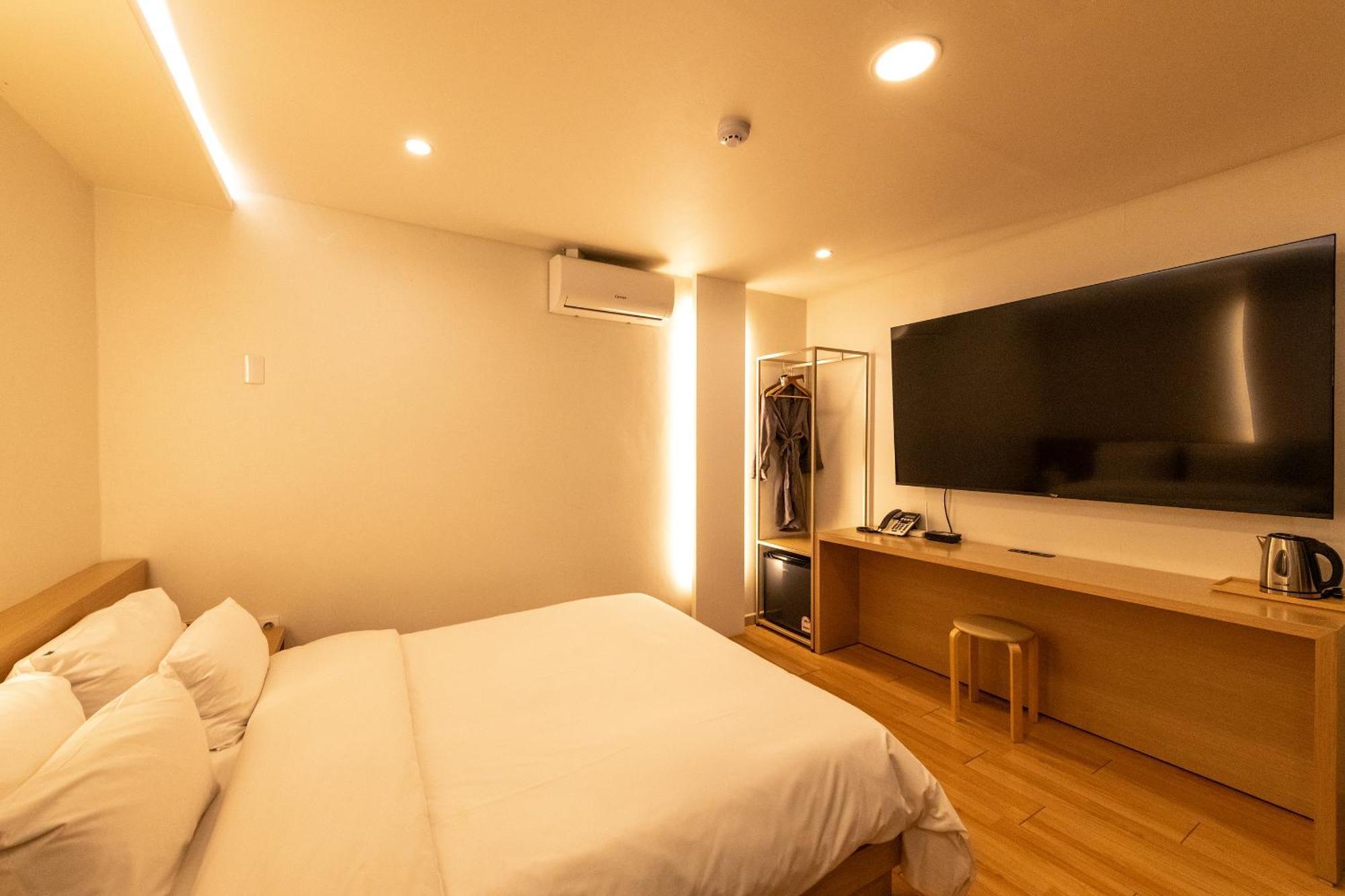 H Avenue Chuncheon Hotell Exteriör bild