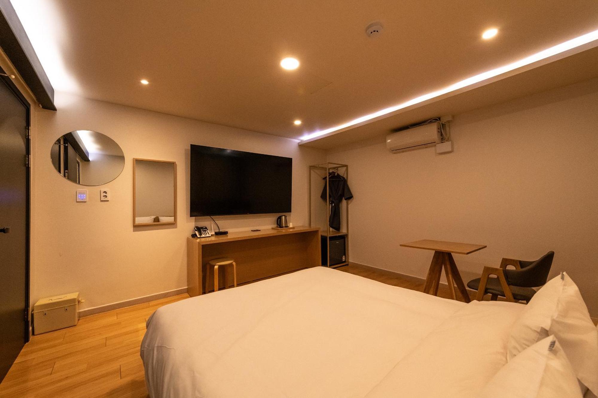 H Avenue Chuncheon Hotell Exteriör bild