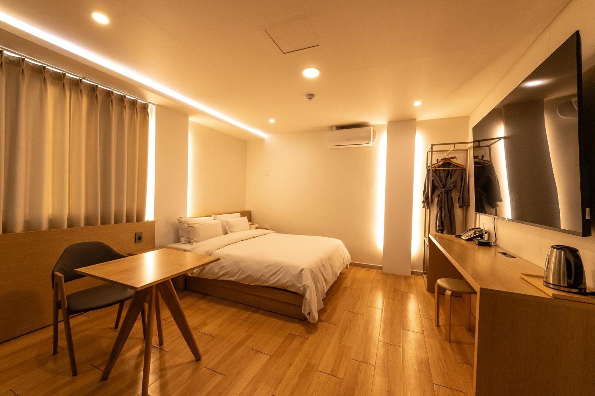 H Avenue Chuncheon Hotell Exteriör bild