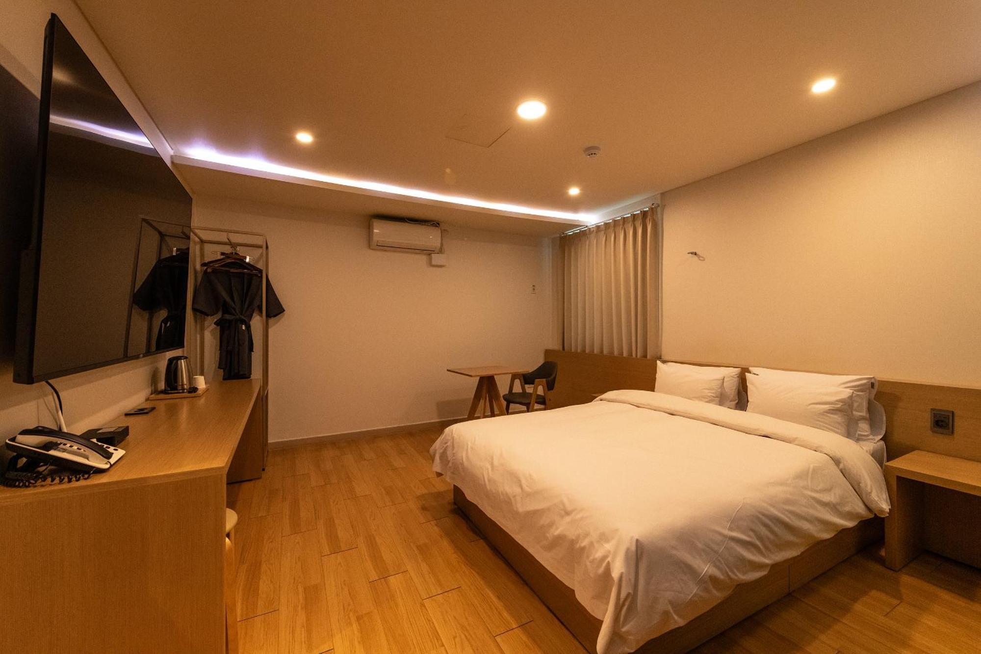 H Avenue Chuncheon Hotell Exteriör bild