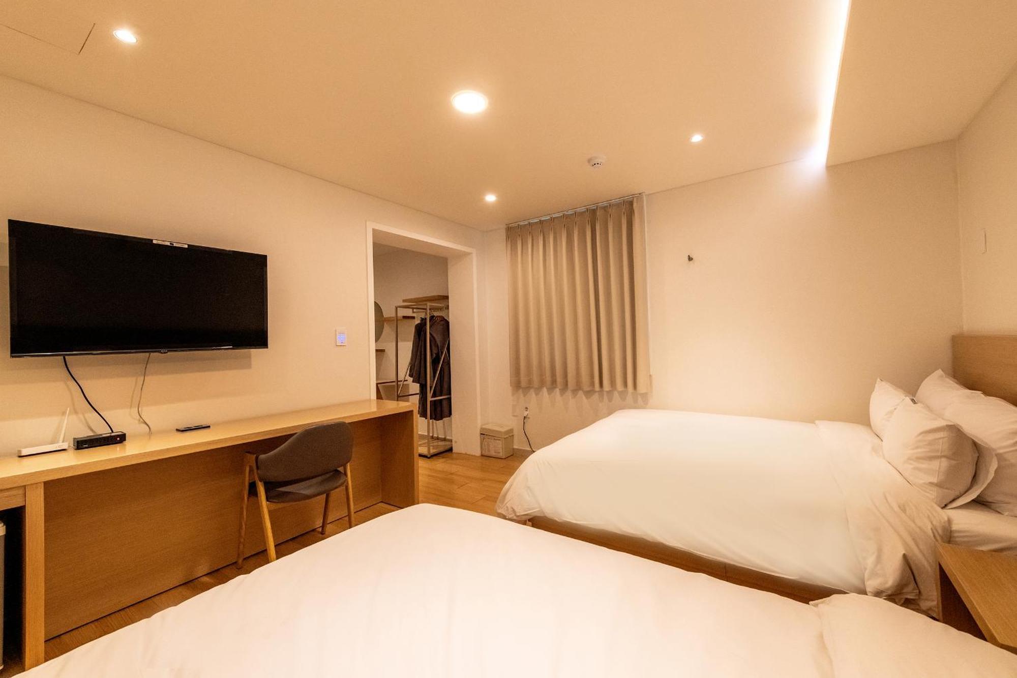 H Avenue Chuncheon Hotell Exteriör bild