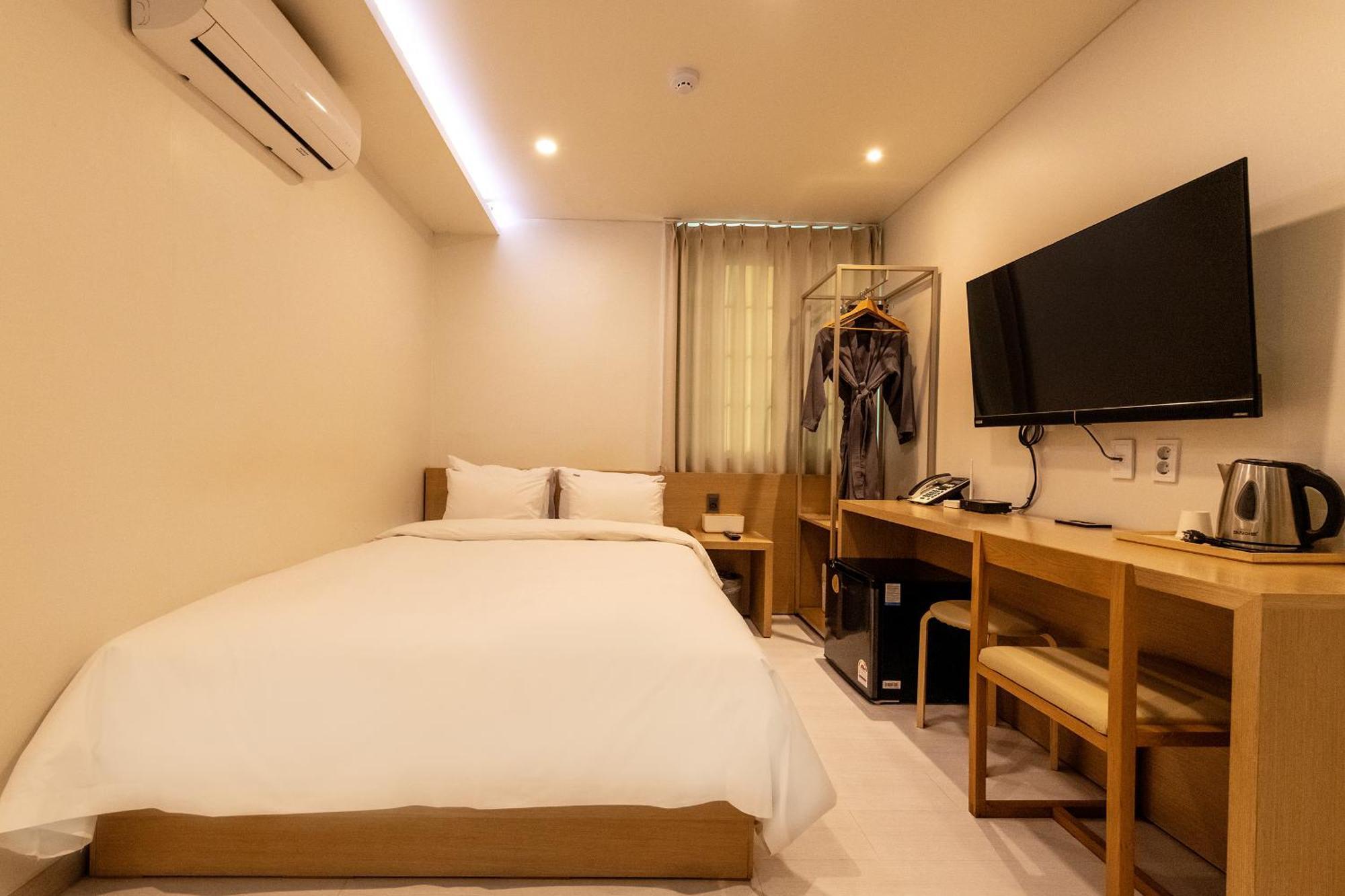 H Avenue Chuncheon Hotell Exteriör bild