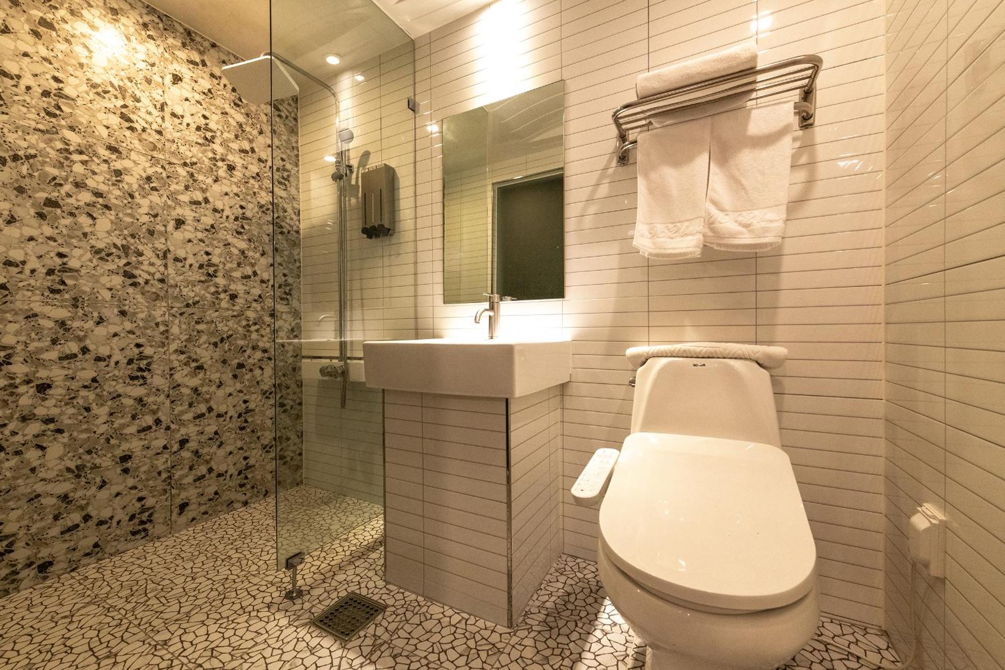 H Avenue Chuncheon Hotell Exteriör bild