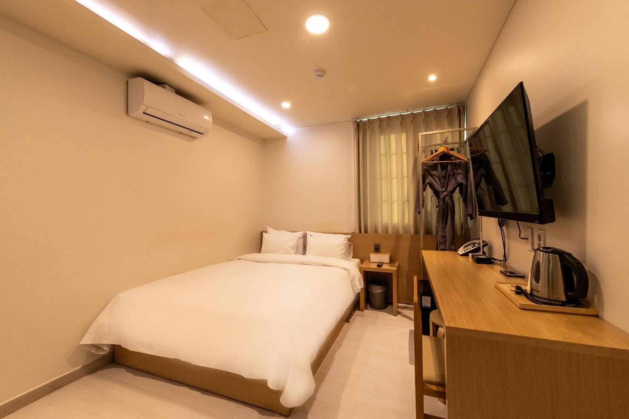H Avenue Chuncheon Hotell Exteriör bild